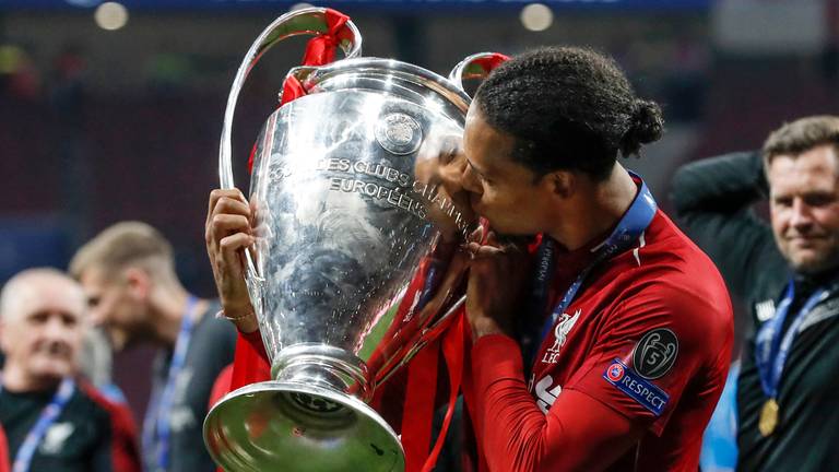 Nieuwsgierigheid Iedereen Meisje Tot tranen geroerde Virgil van Dijk wint Champions League met Liverpool en  is 'man of the match' - Omroep Brabant