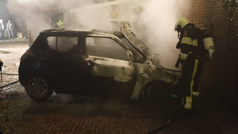 Een auto ging door de band verloren. (Foto: SK-Media)