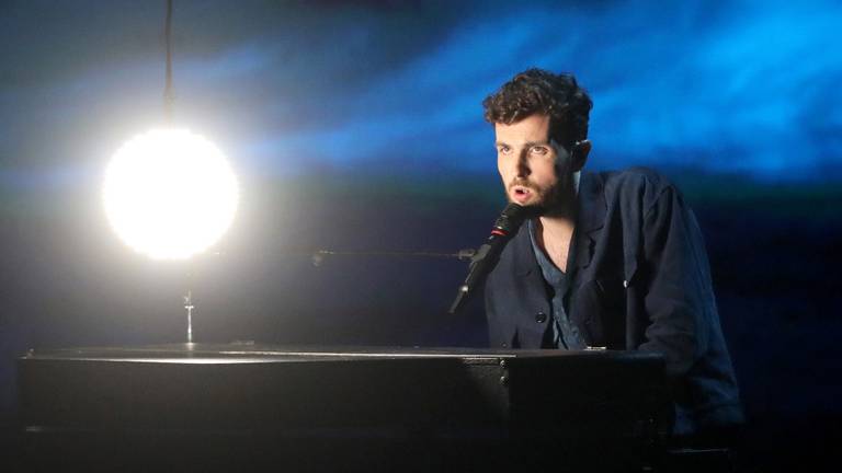 Duncan Laurence zingt 'Arcade'. (foto: ANP)