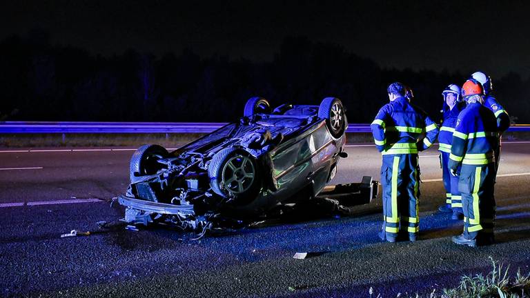 De bestuurder is naar het ziekenhuis gebracht. (Foto: Jack Brekelmans)