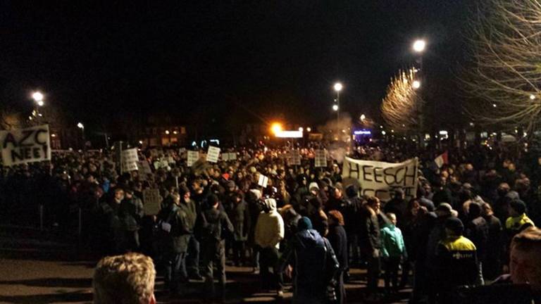 Duizend mensen demonstreerden tegen de komst van het azc. (Foto: Marrie Meeuwsen)