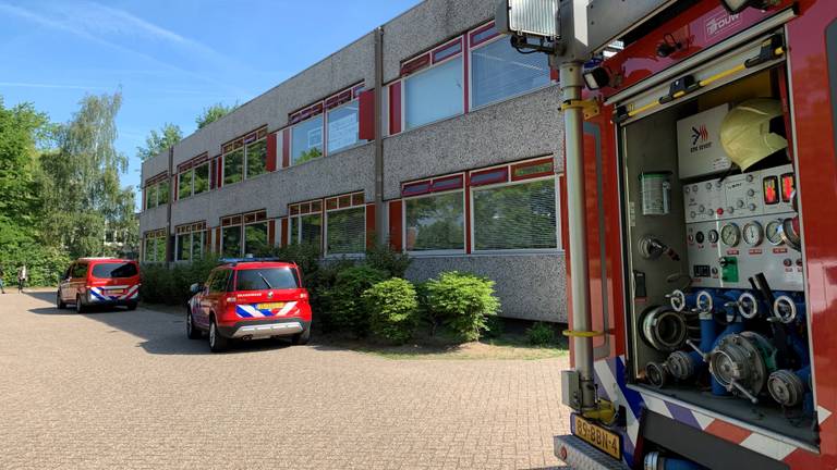 Hulpdiensten bij het Jeroen Bosch College. (Foto: Bart Meesters)