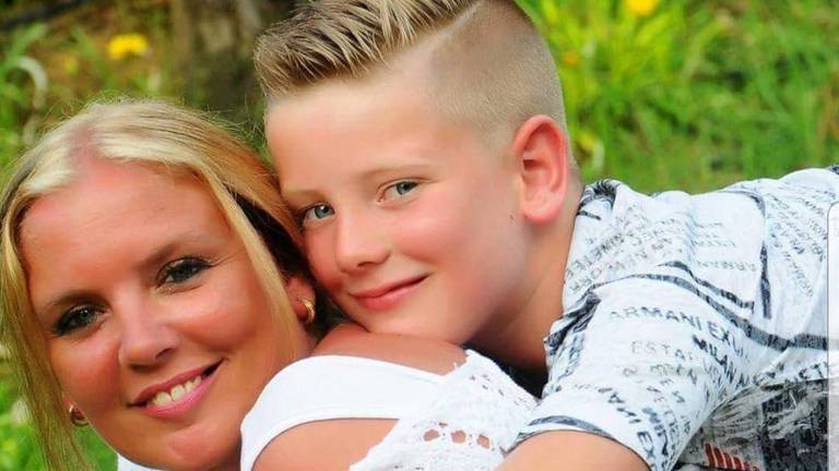 De 12-jarige Giano en zijn moeder Kim.