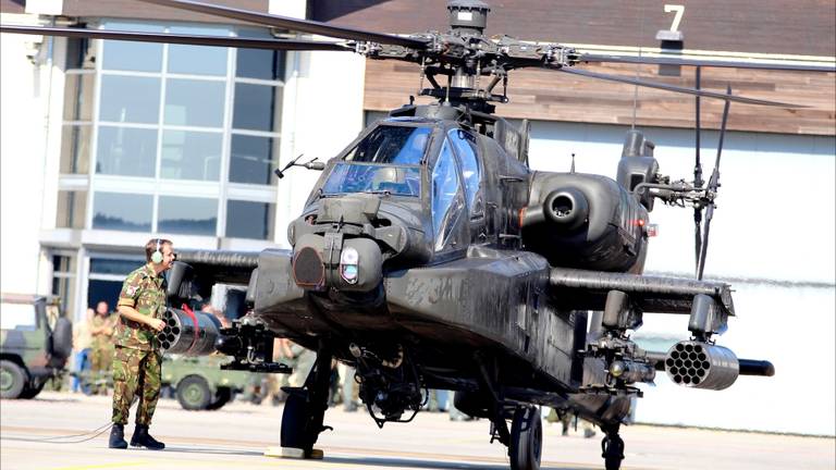 Een Apache op vliegbasis Gilze-Rijen (foto: John Kuijsters).