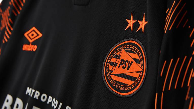 Het nieuwe uitshirt van PSV met oranje accenten (foto: PSV).