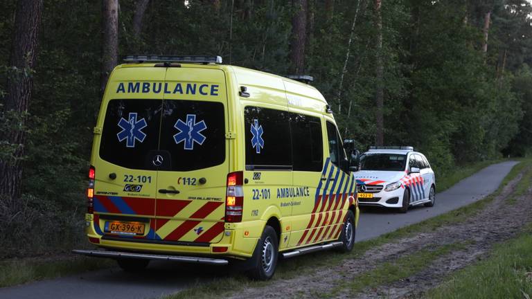 Hulpdiensten maandagavond in Son. (Foto: Sander van Gils)