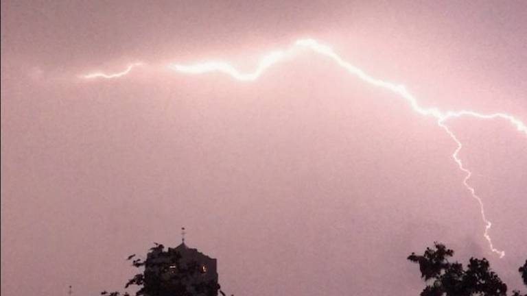 Onweer boven Oirschot. (Archieffoto: Suzan Bastings)