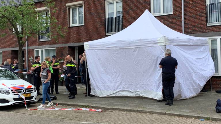 Een man heeft zijn echtgenote doodgestoken in een huis in Den Bosch. (foto: Bart Meesters).