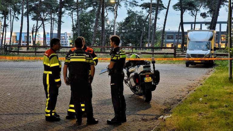 De vrachtwagen was geparkeerd aan de doodlopende Hellasstraat. (Foto: Toby de Kort)