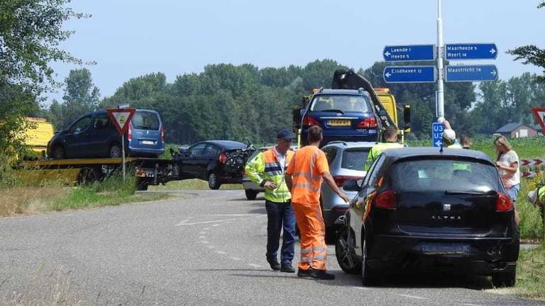 De auto's zijn weggetakeld (foto: Joze Bijnen/SQ Vision).