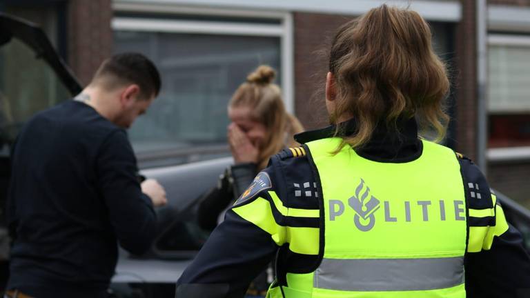 Joey kreeg hulp van de politie bij zijn aanzoek.