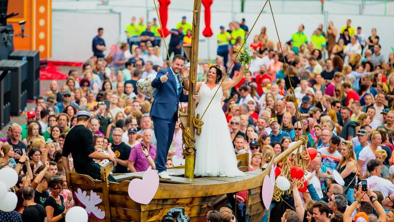 De tortelduifjes in het huwelijksbootje. (Foto: Christiaan Valk)