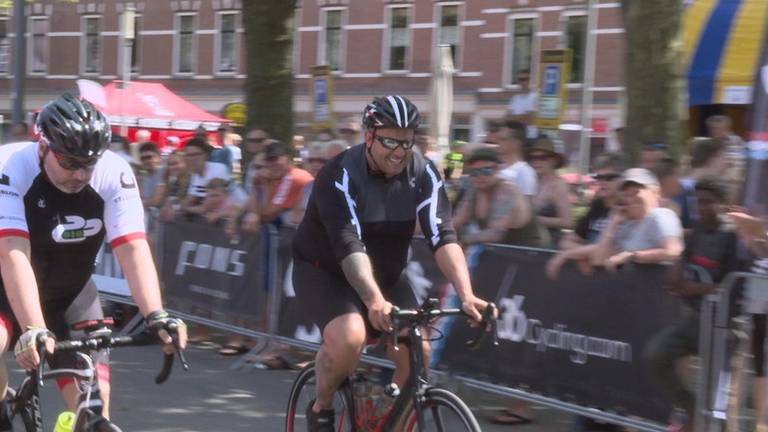 De dikke mannen race in Rotterdam vorig jaar. (Foto: RTV Rijnmond)