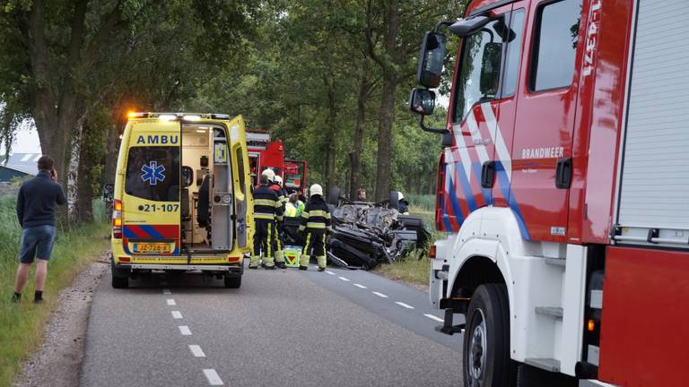 Het ongeluk op de Vendreef in Vlijmen gebeurde rond halfzeven. (Foto: Anja van Beek/FPMB)