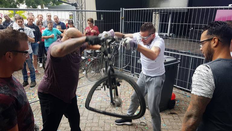 De fiets moet wat kleiner worden gemaakt