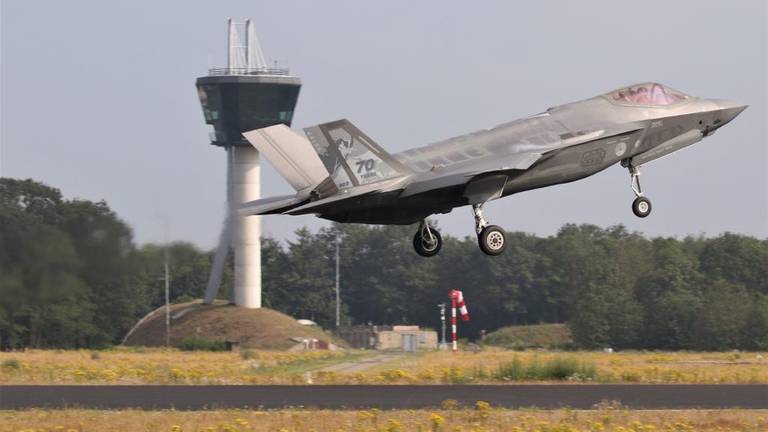 De F-35 is weer op weg naar Amerika (Foto: Joris van Boven)