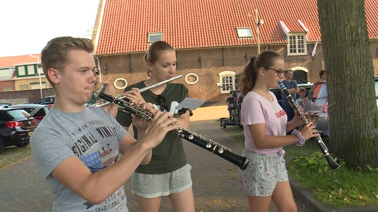 Muziekrepetitie voor de Maria Ommegang van zondag (Foto; Erik Peeters)