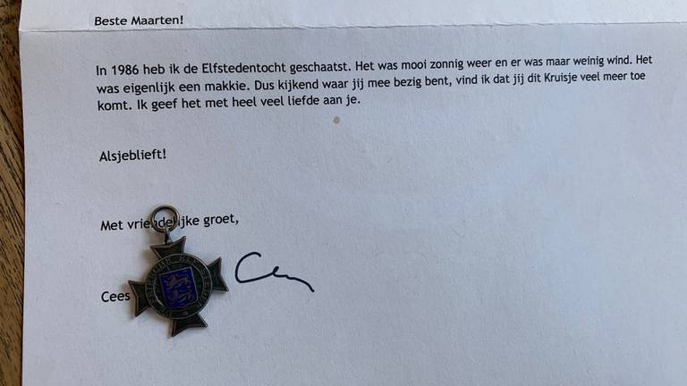 Van der Weijden kreeg het Elfstedenkruisje via de post. (Foto: Maarten van der Weijden)