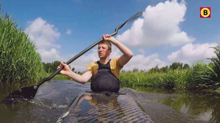 Natuurvlogger Tim Visser kajakt op de Dommel.