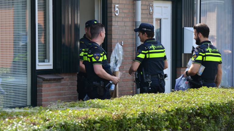 De inval op de Stadhouderstraat in Breda. (Foto: Perry Roovers/SQ Vision)