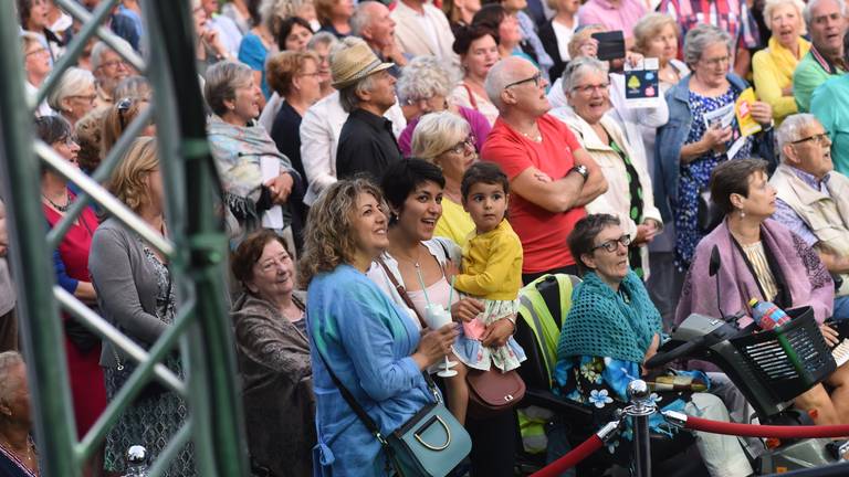 Volle Parade tijdens Opera Sing Along. (Foto: Henk van Esch)