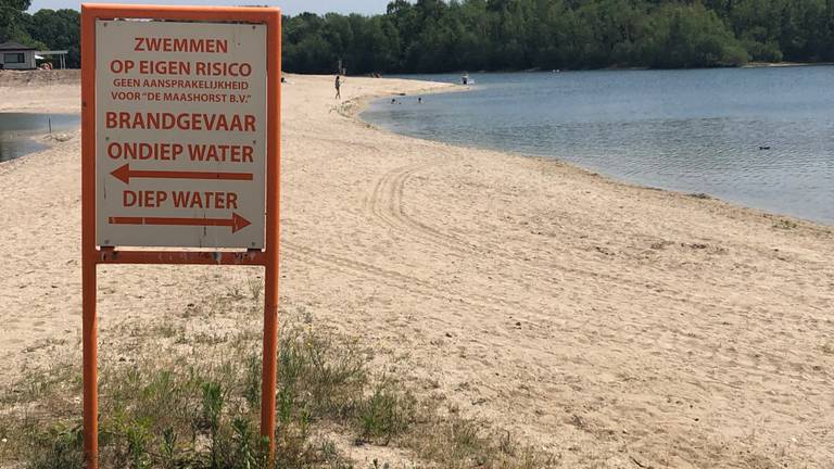 Waarschuwingen voor diep water. (Foto: Omroep Brabant)