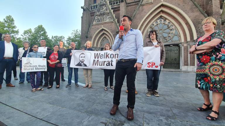 Murat Memis zette woensdagavond weer voet op Eindhovense bodem. (Foto: Collin Beijk)