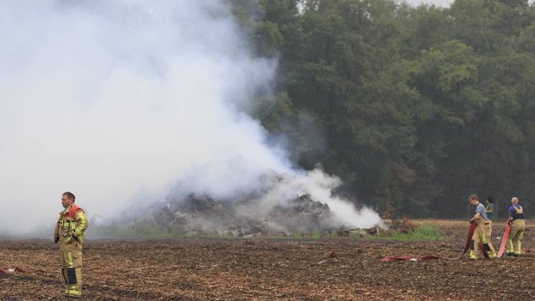 Ruiken de bewoners van Beek en Donk deze rook? (Foto: Venema Media)