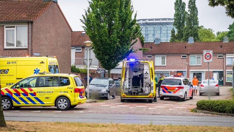 Meerdere ambulances kwamen ter plaatse. (Foto: Sem van Rijssel / SQ Vision Mediaprodukties)