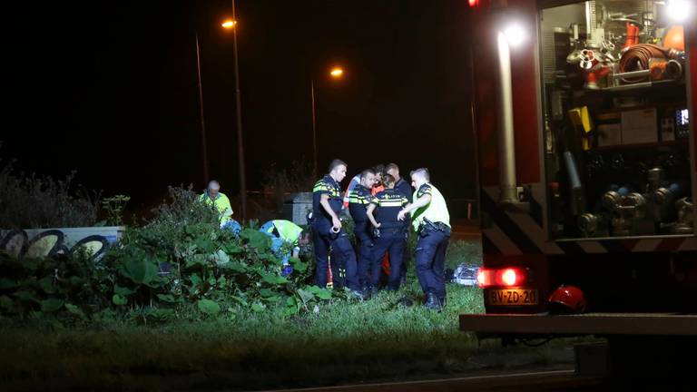 Na het ongeluk werden verschillende hulpdiensten opgeroepen (foto: Perry Roovers/SQ Vision).