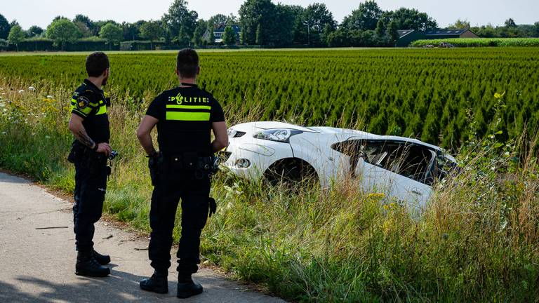 De bestuurster raakte gewond. (Foto: Jack Brekelmans / Persburo BMS)