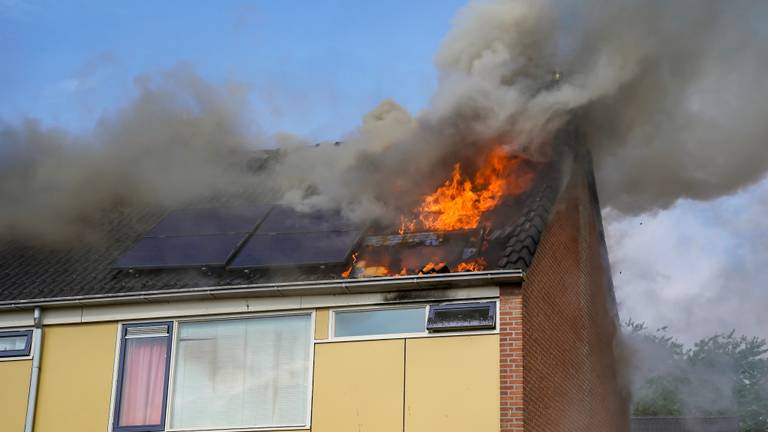 De brand van donderdagmorgen. (Foto: Marcel van Dorst / SQ Vision)