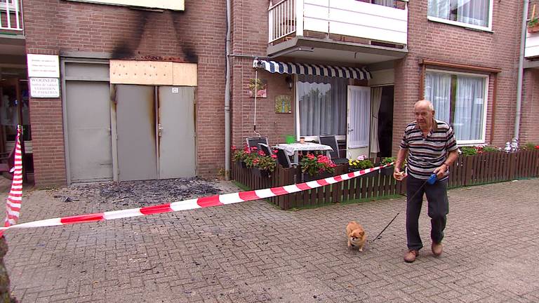 Gerard van Berkel met zijn hondje Bibi