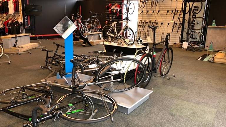 Verdorren Soms soms Persona Criminelen slaan vaker toe in fietsenwinkels: schade loopt in de tonnen -  Omroep Brabant
