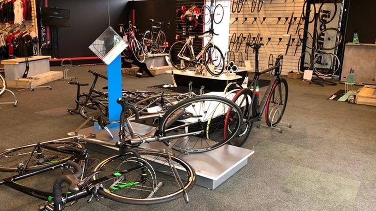 Fietsendieven laten vaak een ravage achter in de winkel (Foto: Imke van de Laar).