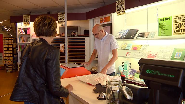 commentaar Harde wind sensor Zoveelste winkel gaat dicht: 'Mensen kwamen internetbestelling ophalen van  wat wij ook verkopen' - Omroep Brabant