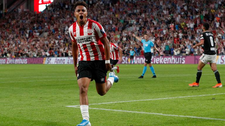 Donyell Malen tijdens een van zijn eerdere wedstrijden voor PSV (Foto: VI Images).