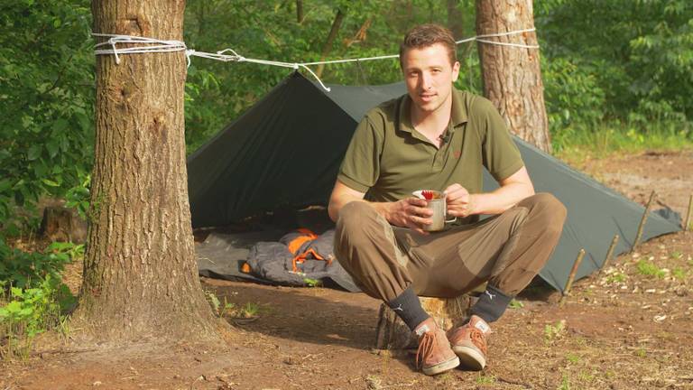 Tim kampeert middenin de Brabantse natuur.