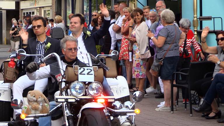 Er reden ook motoren mee in de galarit