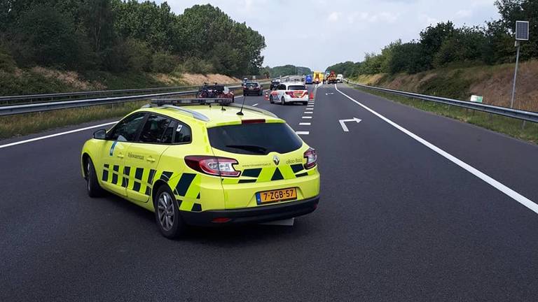 Op de A73 gebeurden meerdere aanrijdingen. (Foto: Facebook politie Boxmeer)