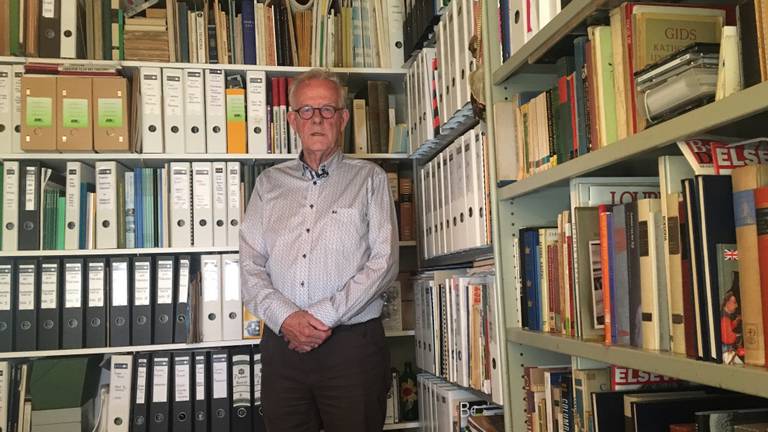 Frans Govers en zijn archief. (Foto: Jan Peels)