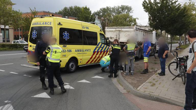 De fietsster brak haar been. (Foto: Dave Hendriks/SQ Vision Mediaprodukties)