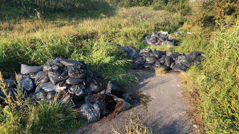 Boswachter Erik de Jonge vond maandag gigantisch veel drugsafval. (Foto: Erik de Jonge)