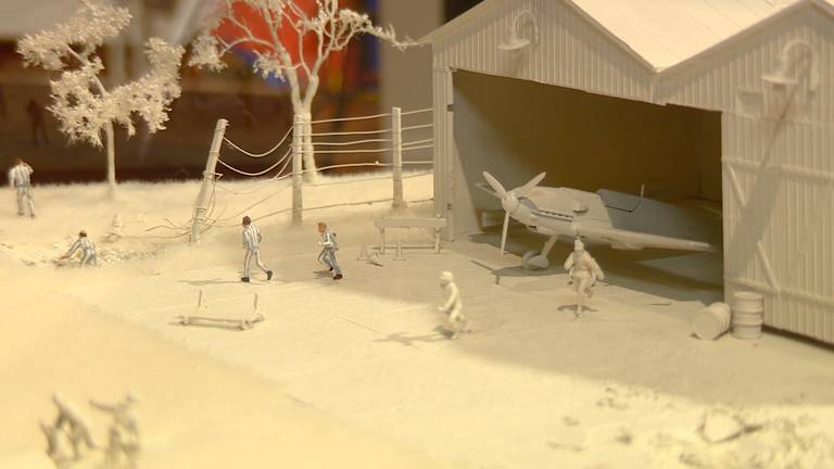 Een vliegtuighangar op vliegbasis Gilze-Rijen (foto: Omroep Brabant).