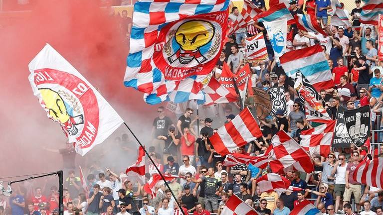 PSV-supporters vieren dit jaar het honderdjarig bestaan van de vereniging. (Archieffoto)