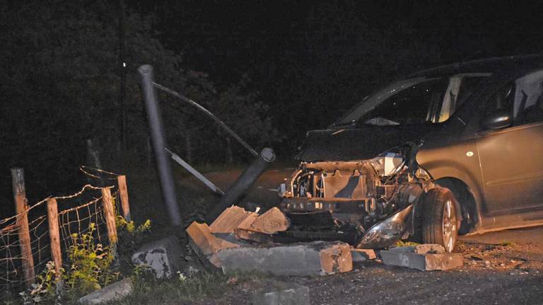 De auto van de dronken bestuurder. (Foto: Erik Haverhals / FPMB)