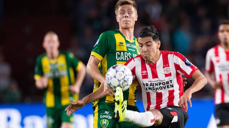 PSV'er Erick Gutiérrez in actie tegen ADO. (Foto: VI Images)