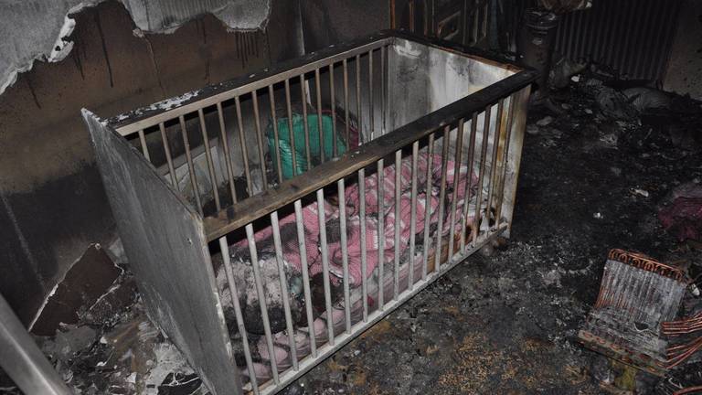 De moeder redde haar kindje uit de brandende kamer (foto: Brandweer Midden- en West-Brabant).