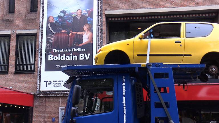 Theater aan de Parade voor Boldain BV ook even autosloperij