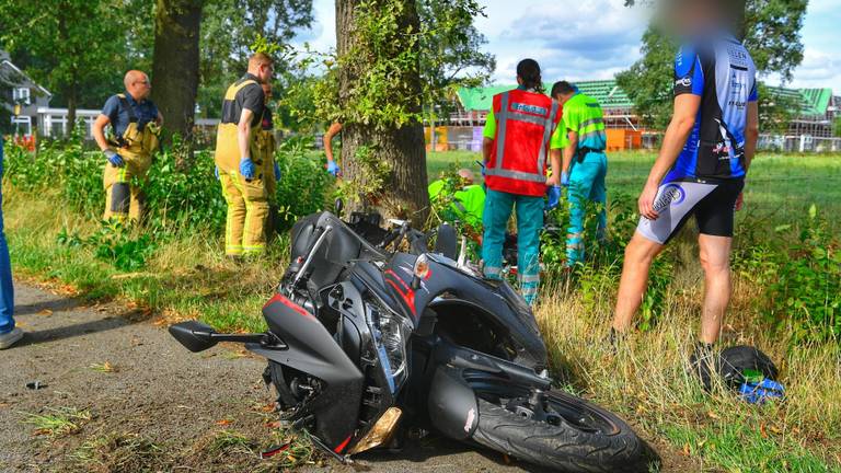 Bij het ongeluk kwam de motorrijder om het leven. (Foto: Rico Vogels / SQ Vision Mediaproducties)